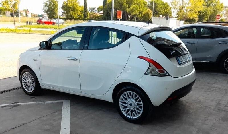 Lancia Ypsilon 1.2 69 CV 5 porte GPL Ecochic Silver