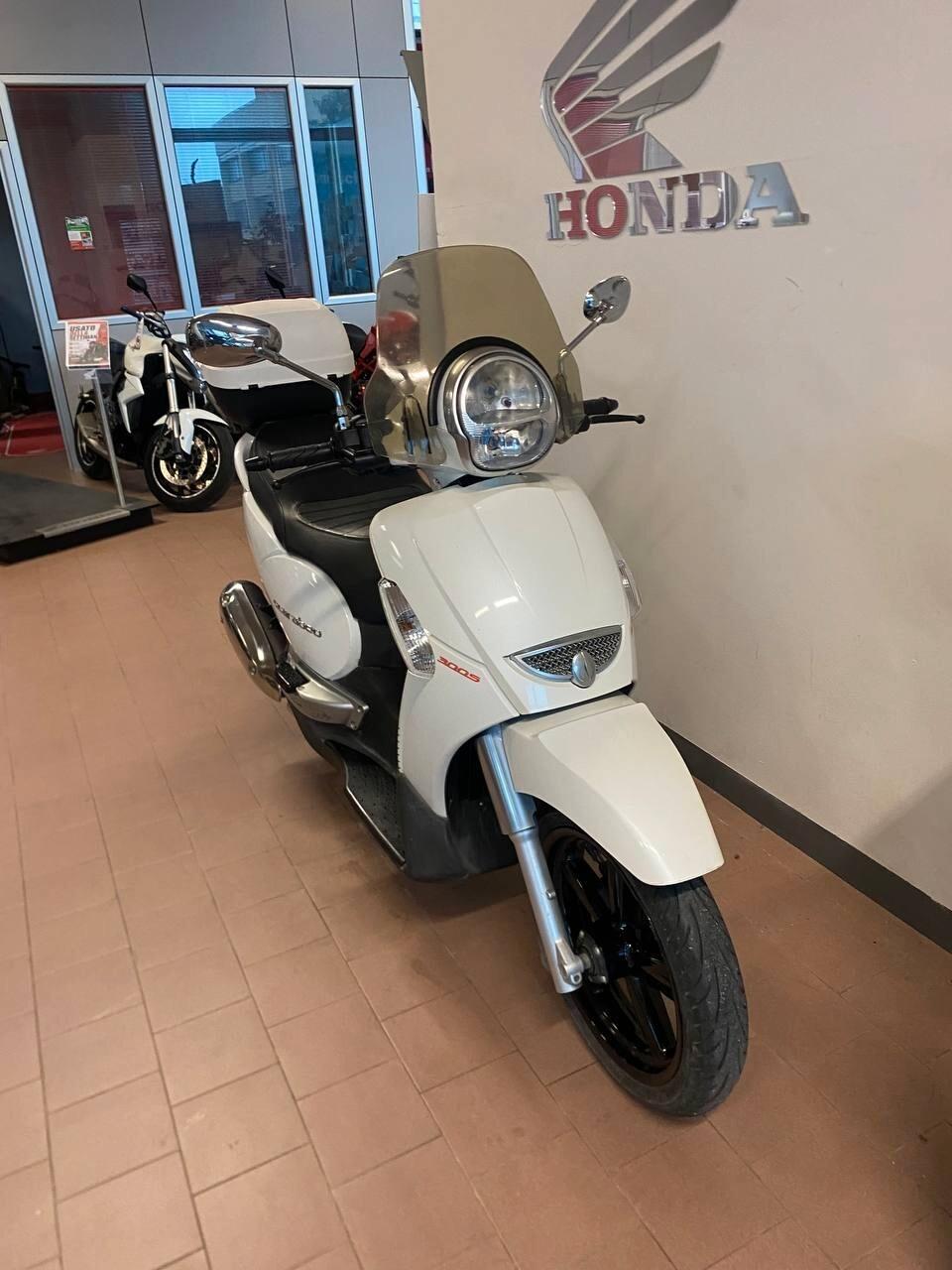 Aprilia Scarabeo 300
