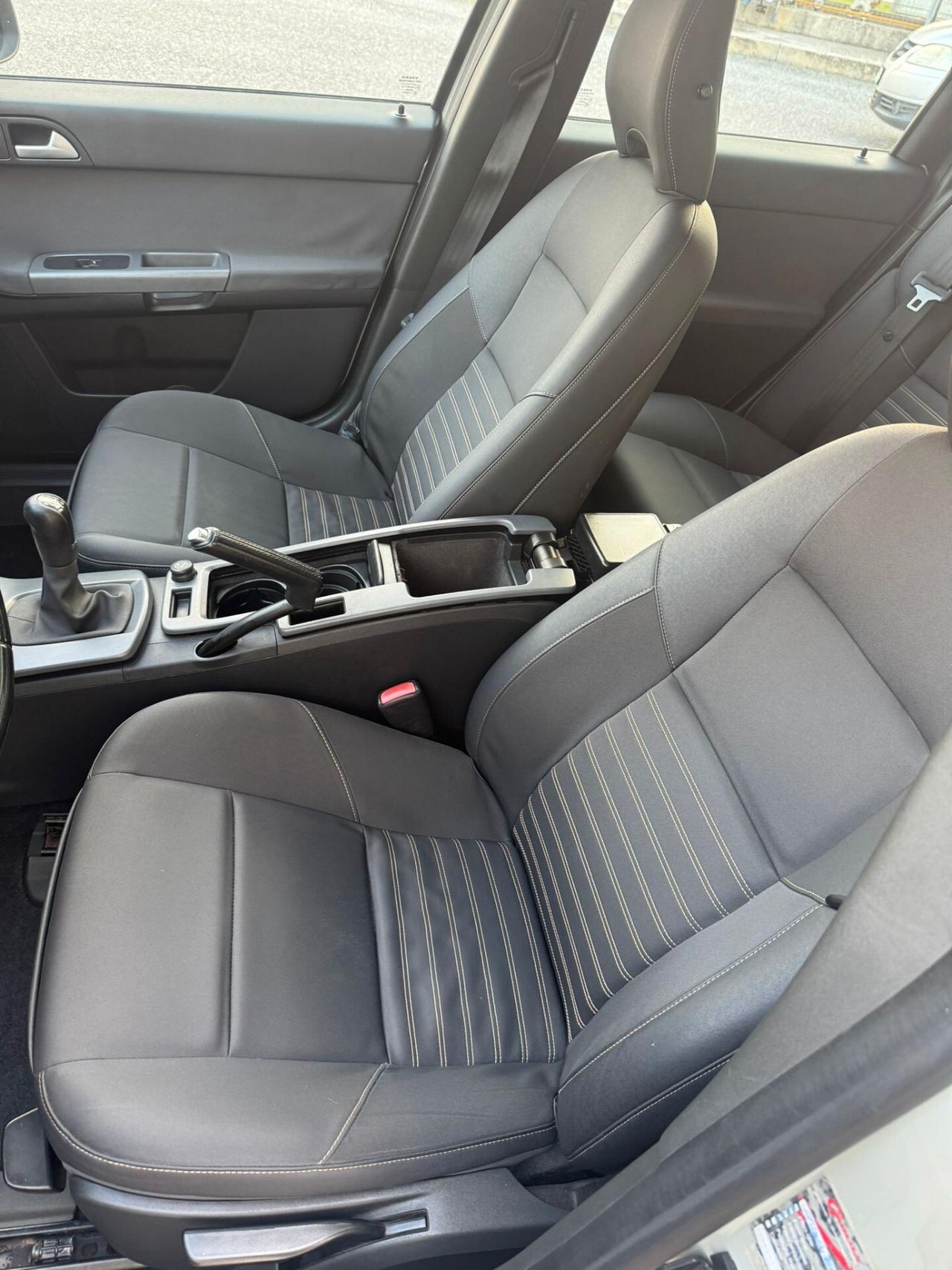 Volvo V50 D2 R-design