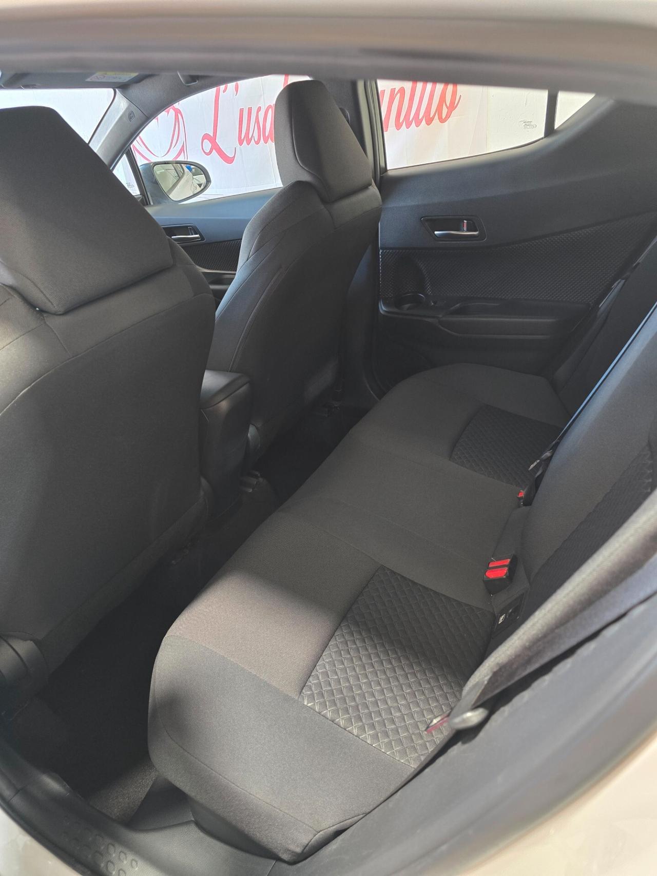 Toyota C-HR 1.8 Hybrid E-CVT Active