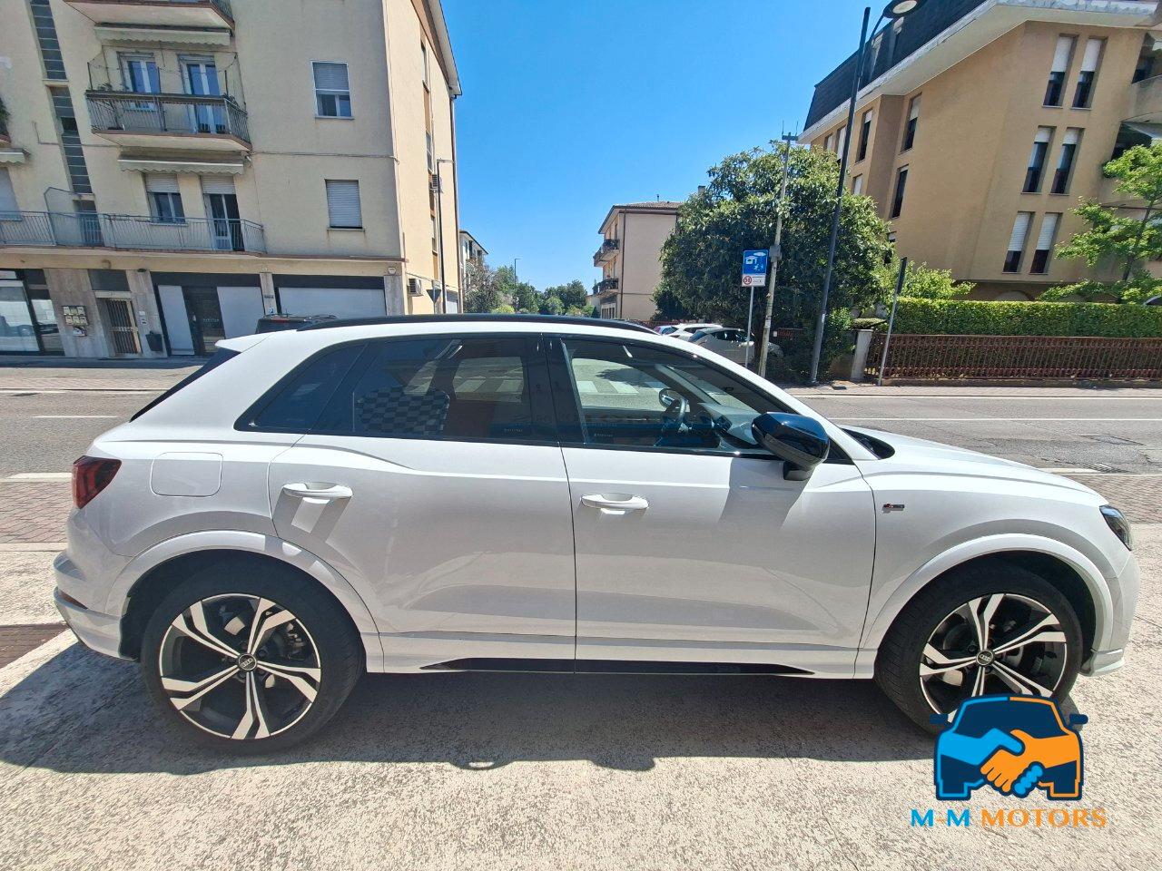 Audi Q3 40 2.0 tfsi Identity Black quattro s-line