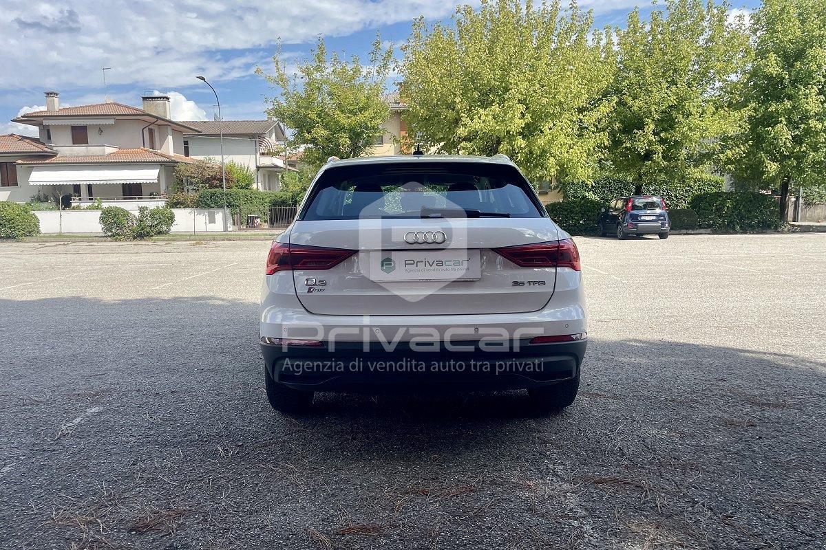 AUDI Q3 35 TFSI S tronic Business