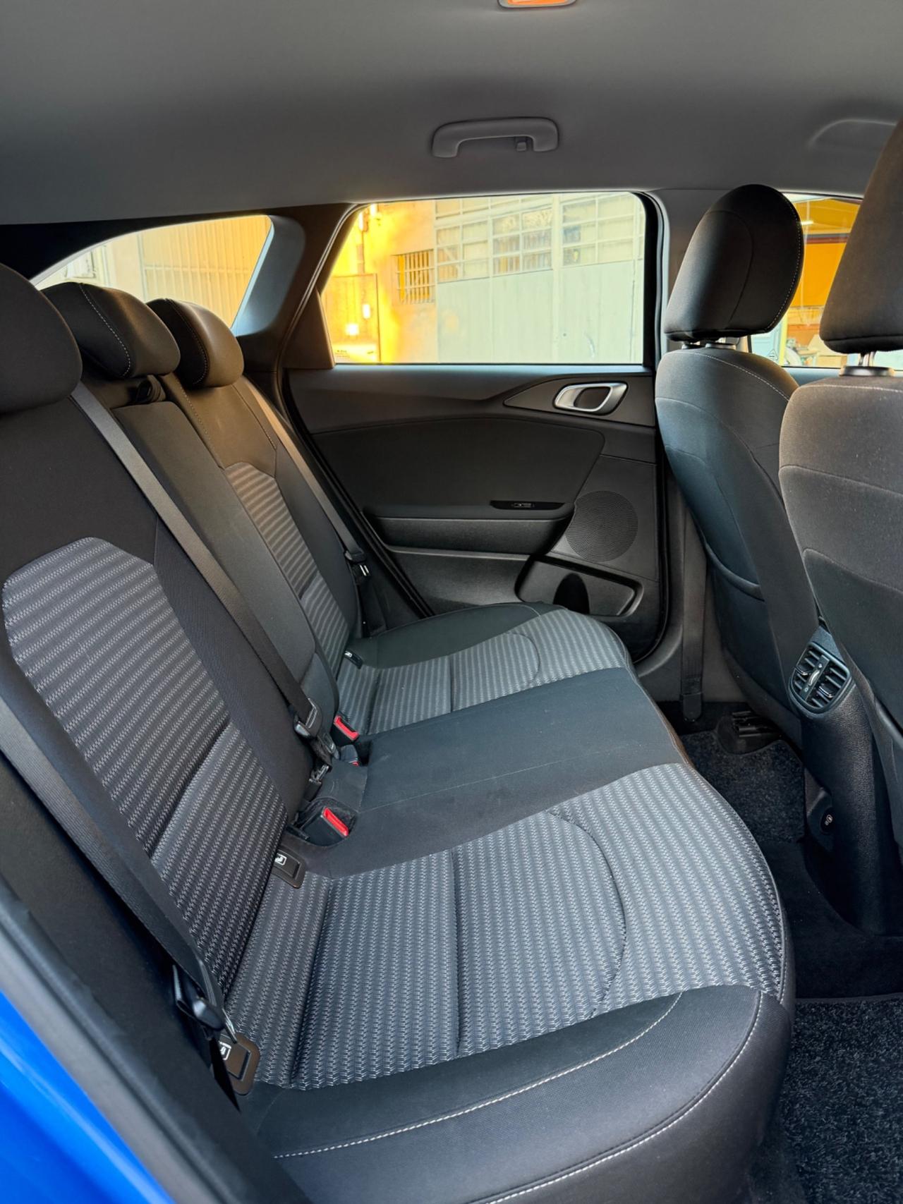 Kia Ceed 1.6 CRDi 136 CV MHEV DCT SW Business