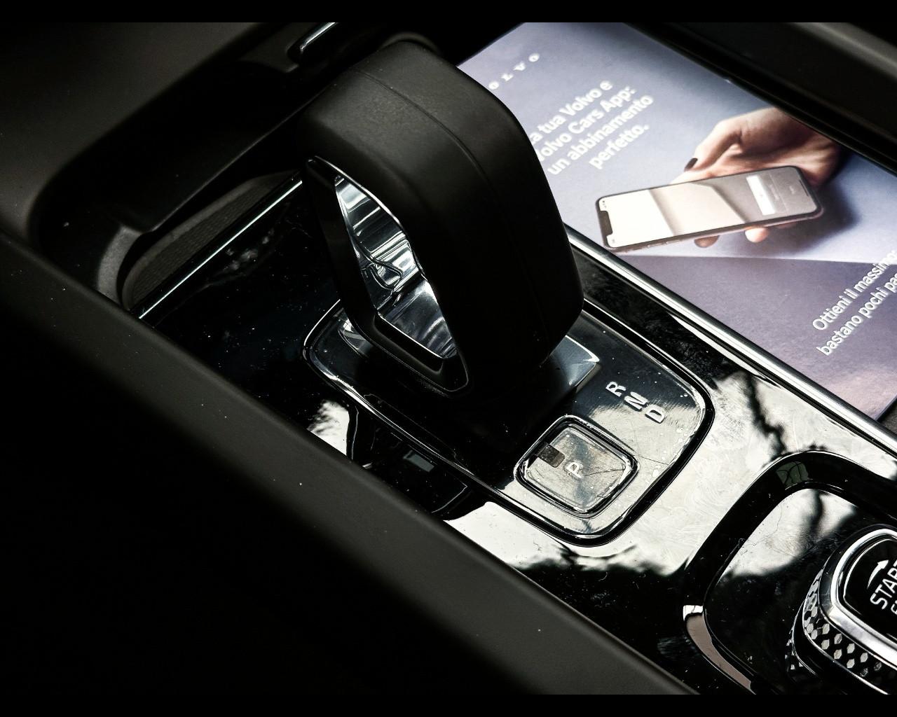 VOLVO XC60 (2017-->) - XC60 T6 Plug-in hybrid AWD automatico Core