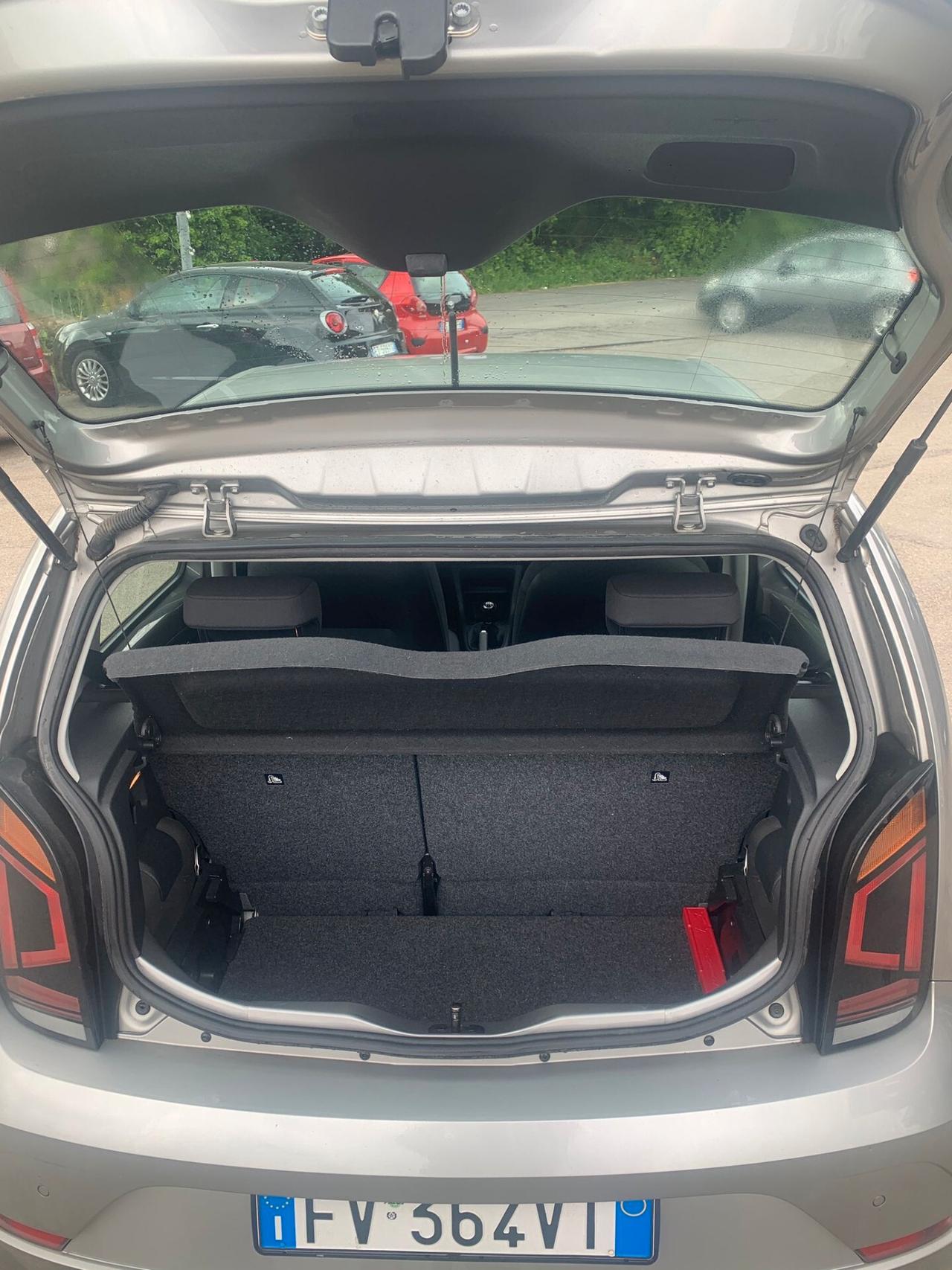 Volkswagen up! benzina-neo patentati-anno 2019-38000 km-unico propr-full optional- perfetta- sempre tagliandata