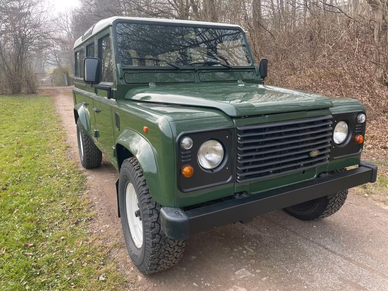 Land Rover Defender 300Tdi SW completamente restaurato