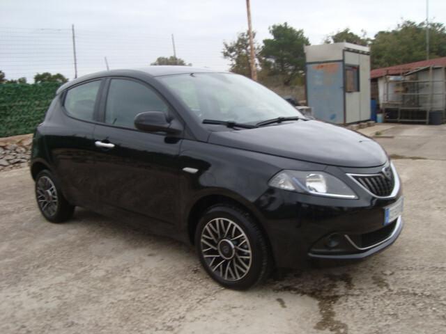 Lancia Ypsilon 1.0 FireFly 5 porte S&S Hybrid Platino