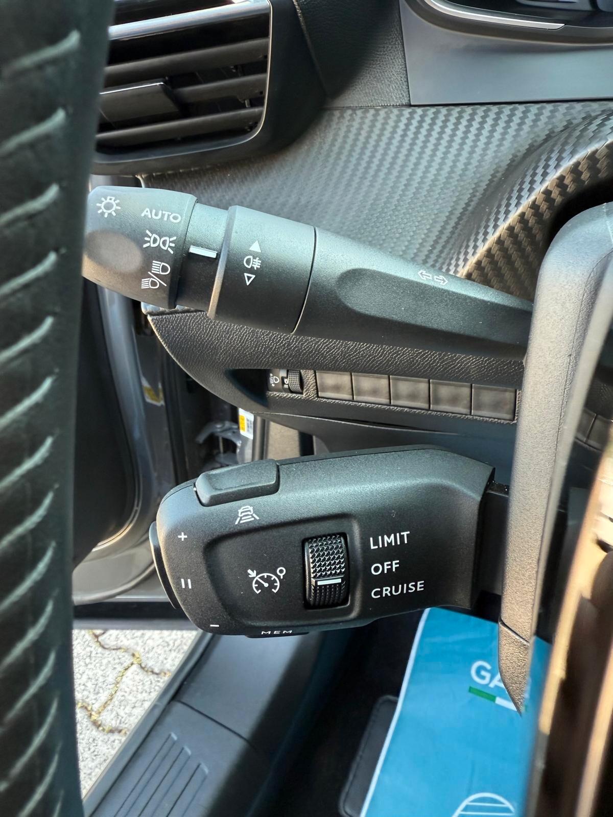 Peugeot 2008 PureTech 100 S&S Allure - ok neopatentati -