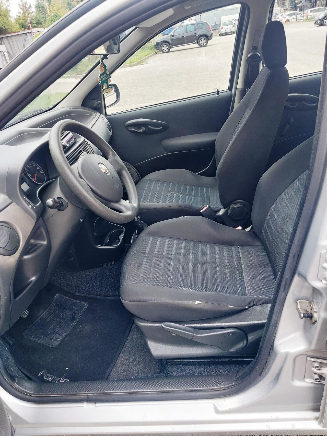 FIAT PUNTO 1.2 5P POCHI KM. 10-2010