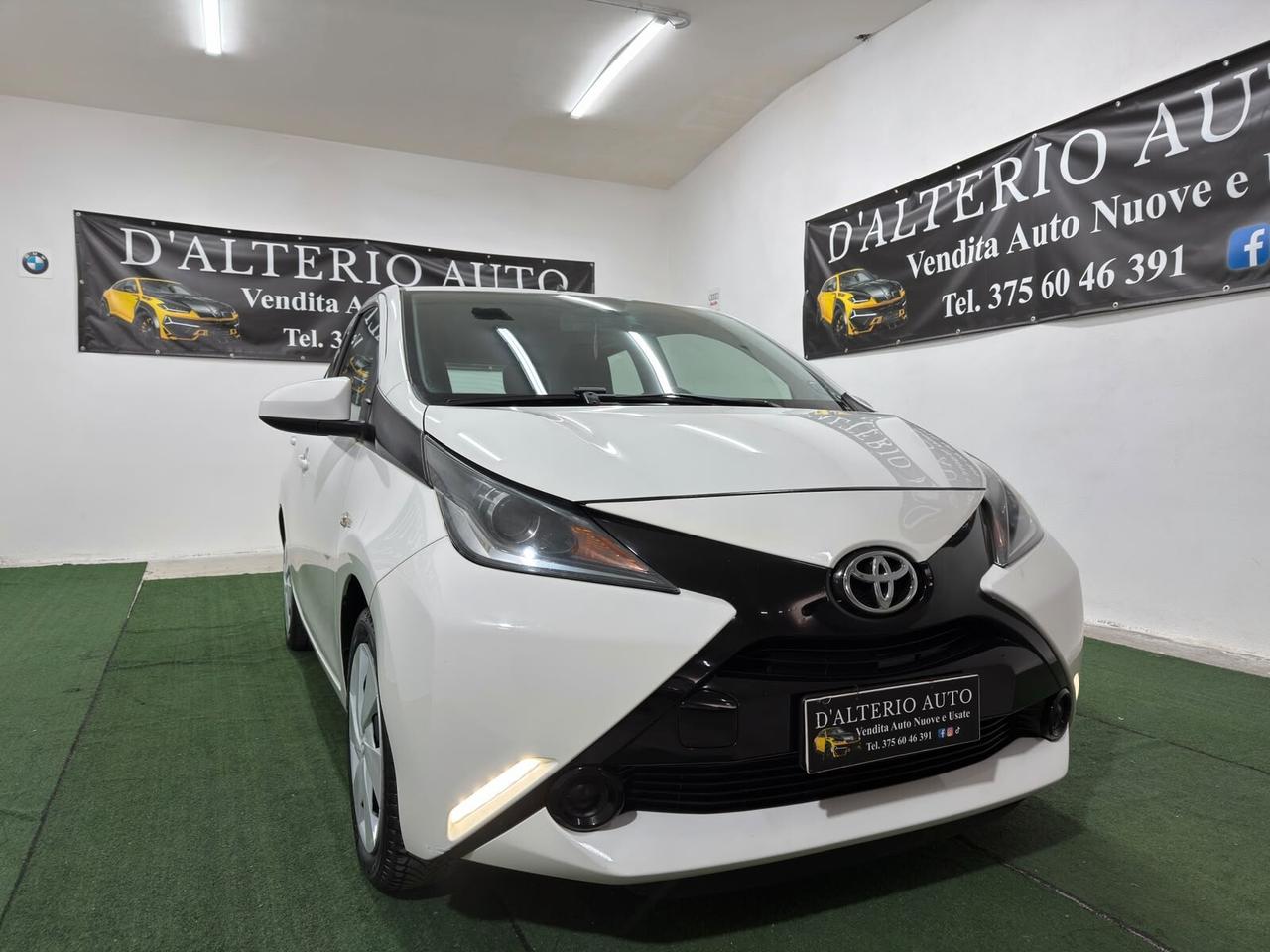 Toyota Aygo 1.0 VVT-i 69 CV 5 porte x-clusiv