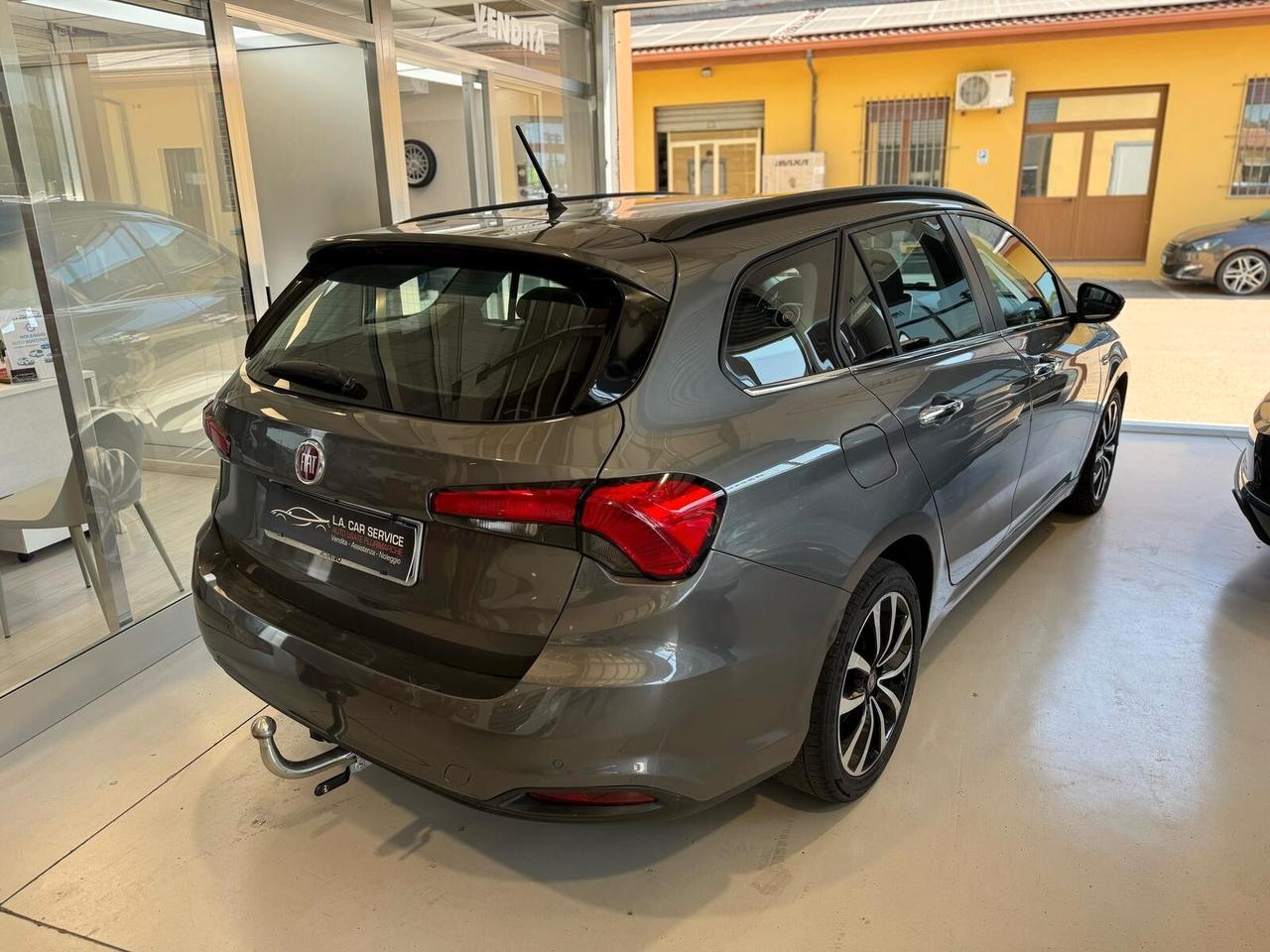 Fiat Tipo 1.6 Mjt con carrello rimorchio