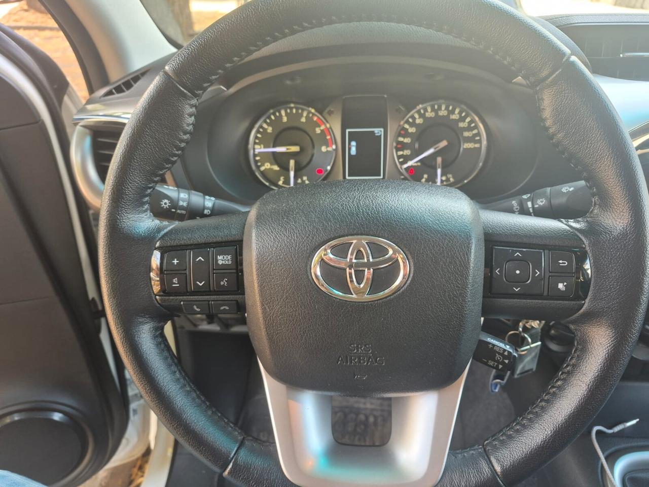 Toyota Hilux 2.4 D-4D 4WD 4 porte Double Cab Lounge