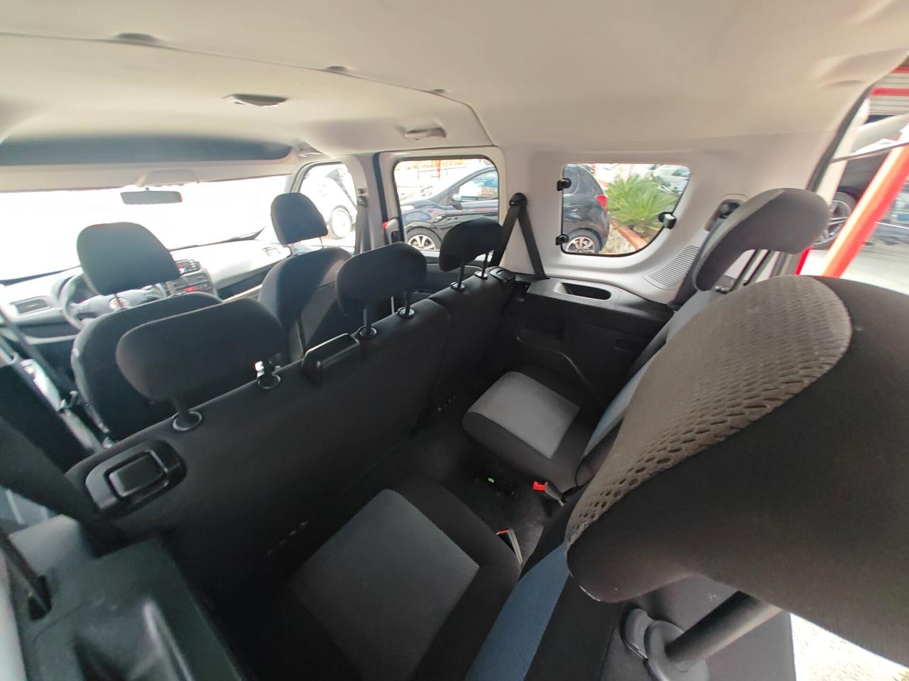 Fiat Doblo 1,6 diesel 02/2010 CV105 POSTI SETTE