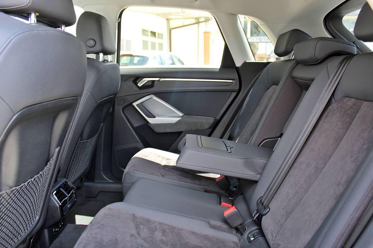 AUDI - Q3 - 35 TDI S tronic S line edition