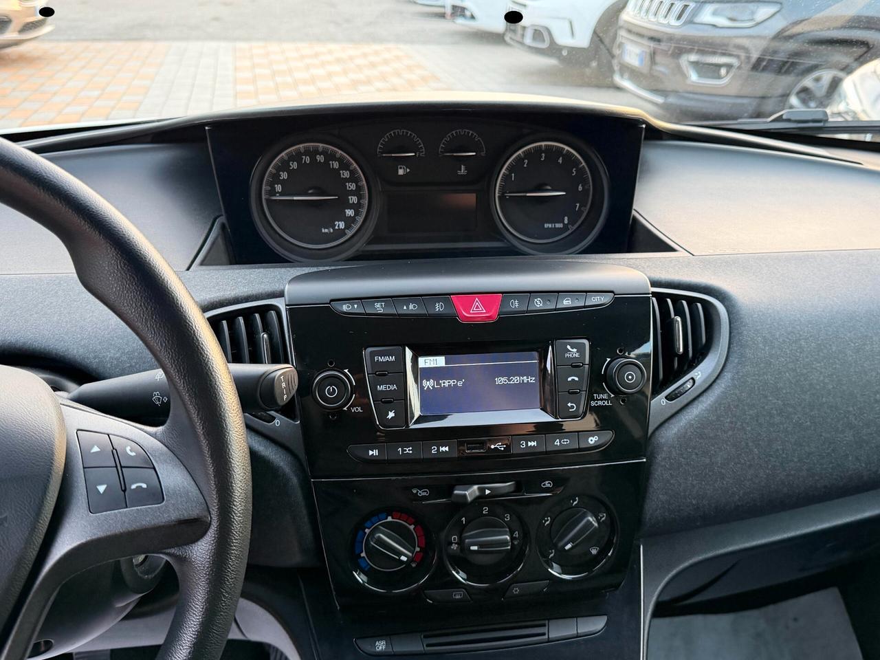 Lancia Ypsilon 1.2 69 cv. ELEFANTINO BLU