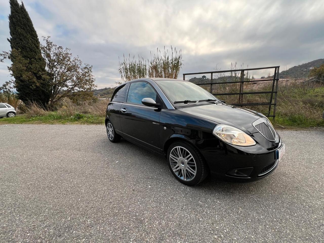 Lancia Ypsilon 1.3 MJT 90 CV DPF Sport MomoDesign