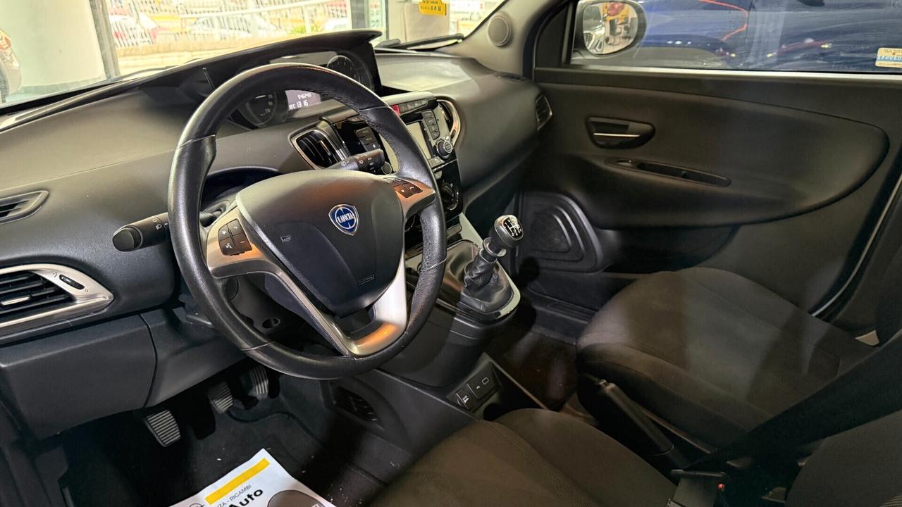 Lancia Ypsilon 1.0 FireFly 5 porte S&S Hybrid Ecochic Gold