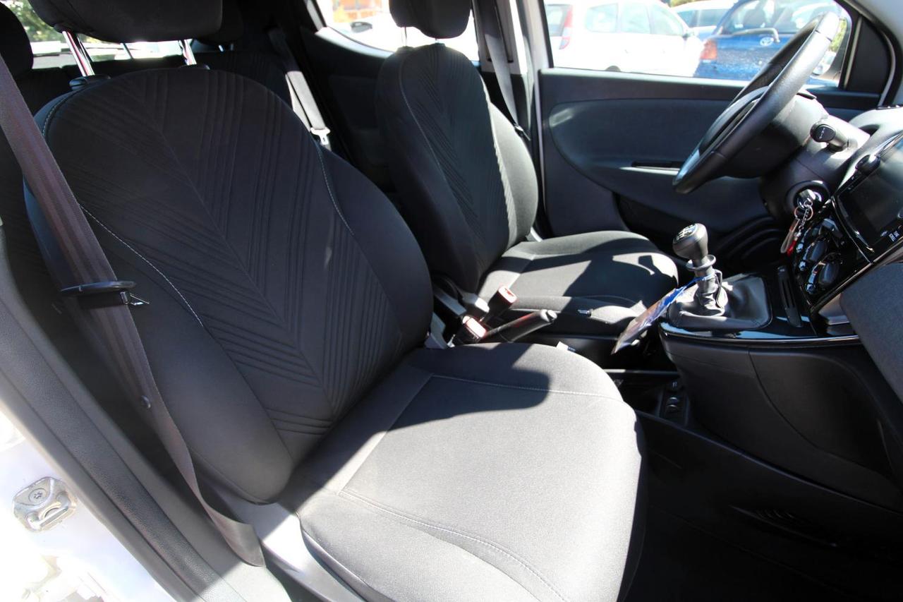 Lancia Ypsilon 1.0 FireFly 5 porte S&S Hybrid Alberta Ferretti