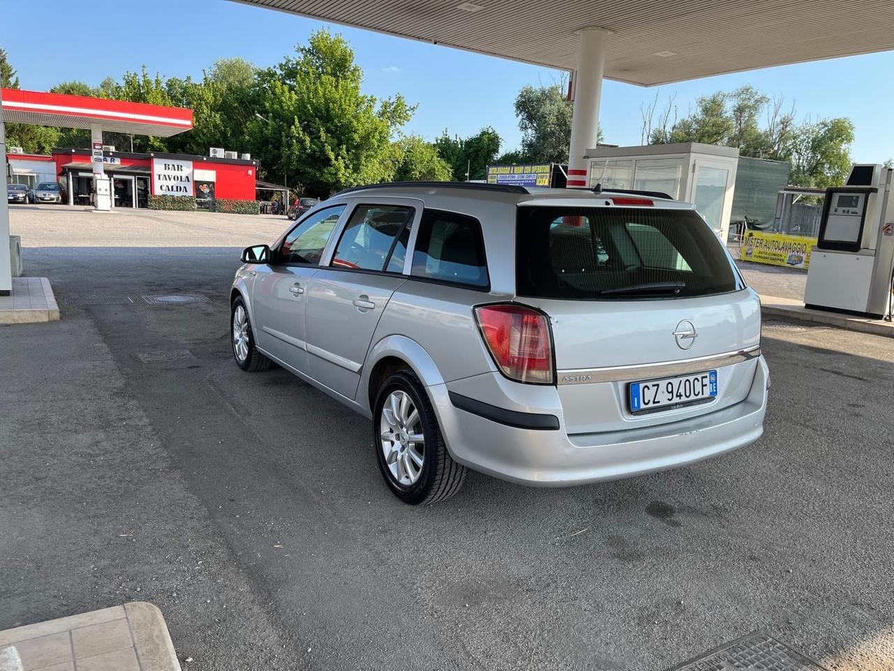 Opel Astra 1.4 16V Twinport 5 porte Enjoy