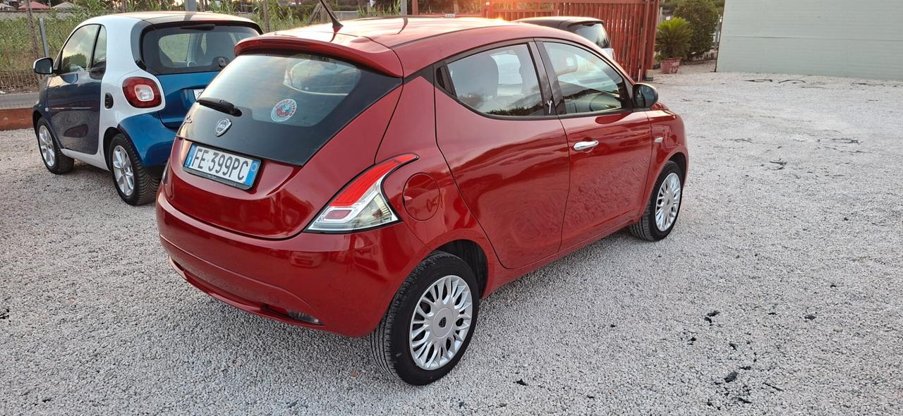 Lancia Ypsilon 1.2 69 CV 5 porte Silver