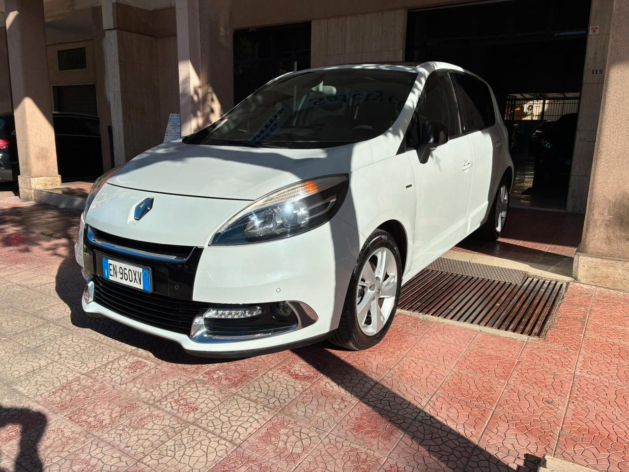 Renault Scenic1.6dCi130CV Tetto navi retro-12