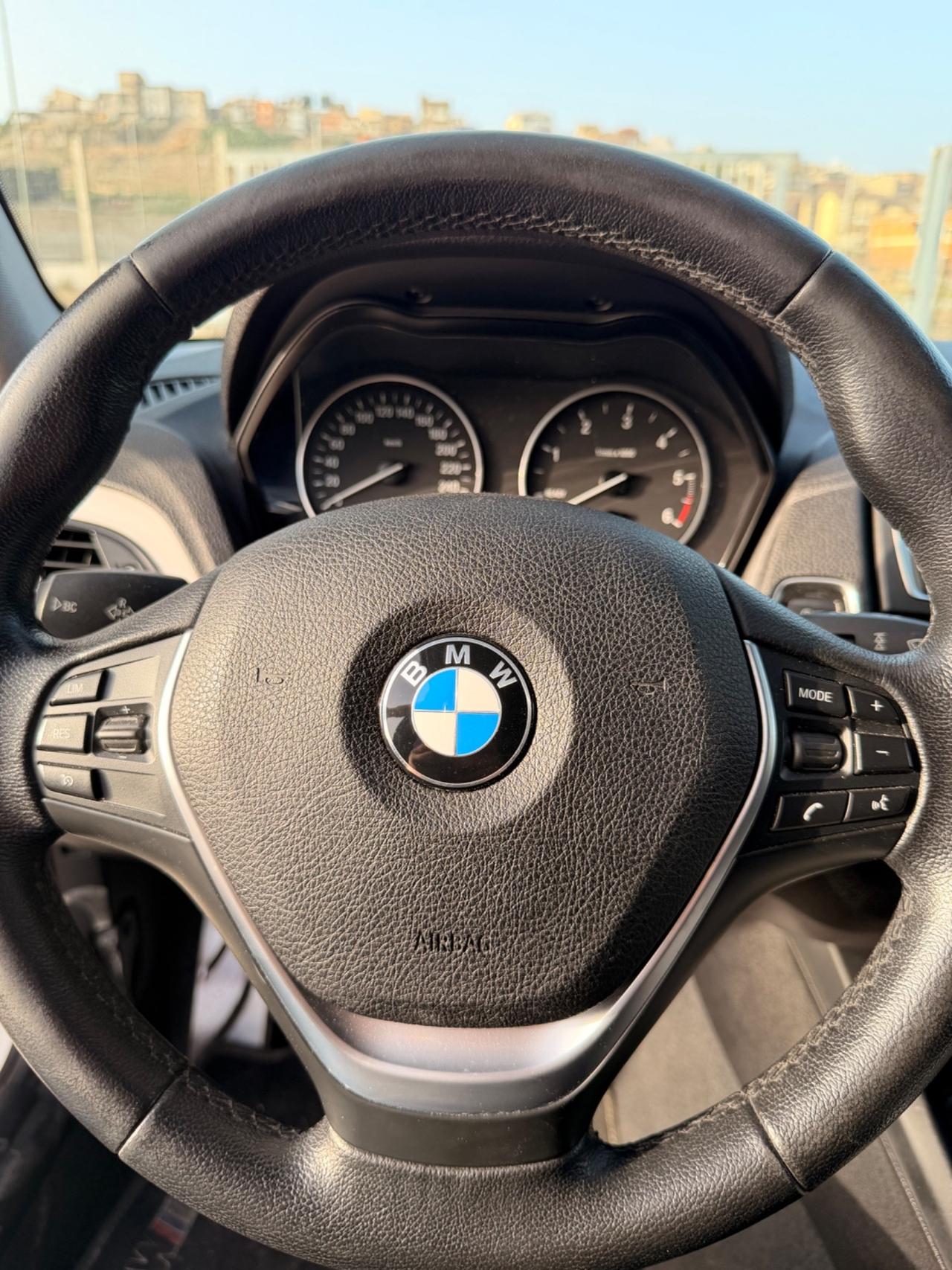 Bmw 118 118d 5p. Sport 2015 fari uxeno navigatore