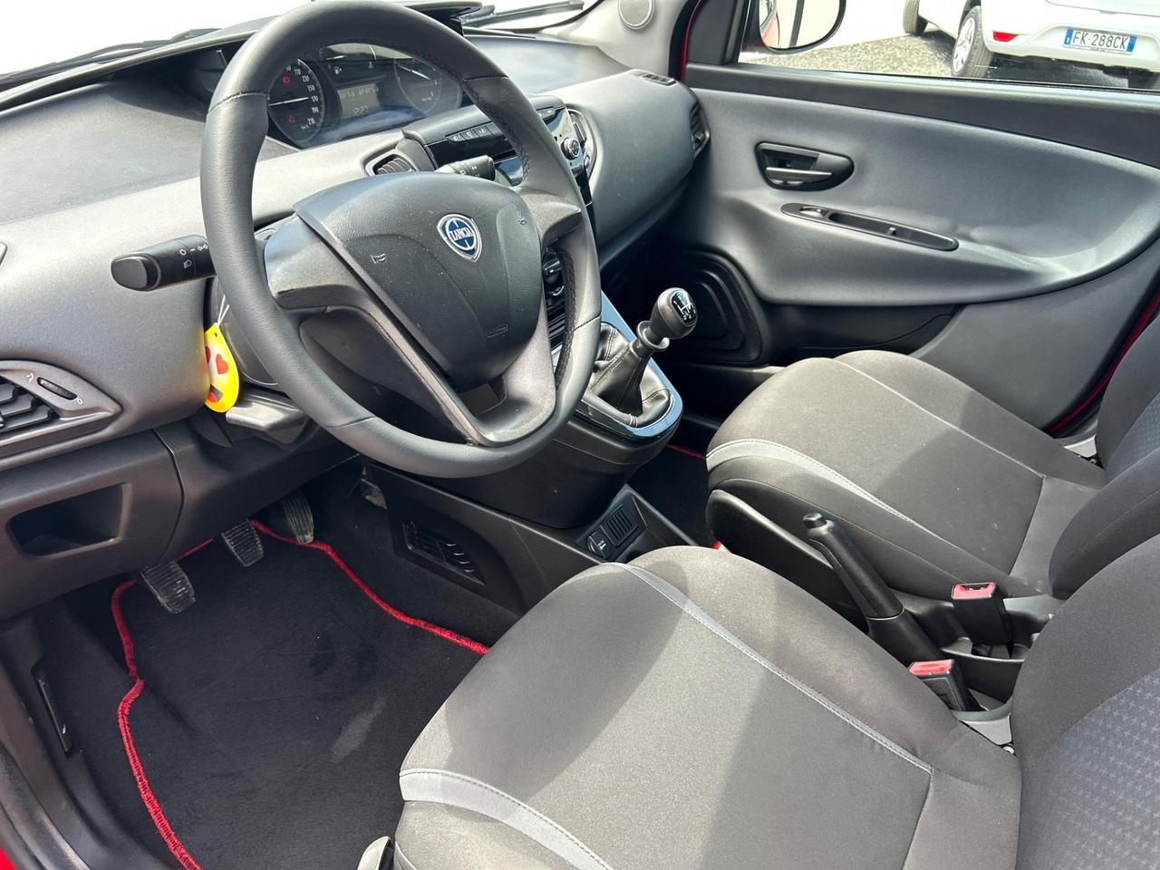 Lancia Ypsilon 0.9 TwinAir 85 CV 5 porte Metano Ecochic Platinum
