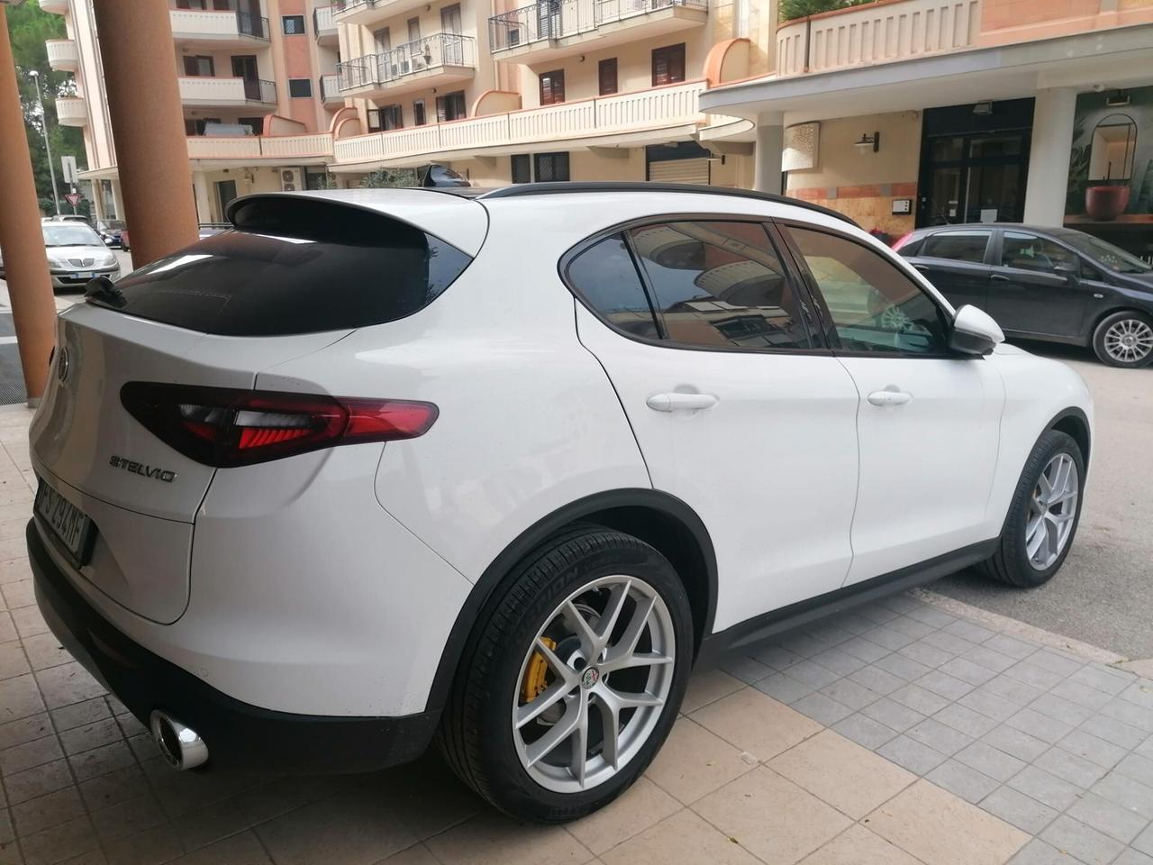 Alfa Romeo Stelvio 2.2 Turbodiesel 210 CV AT8 Q4 Executive TETTO NAVY PELLE H/K 20'
