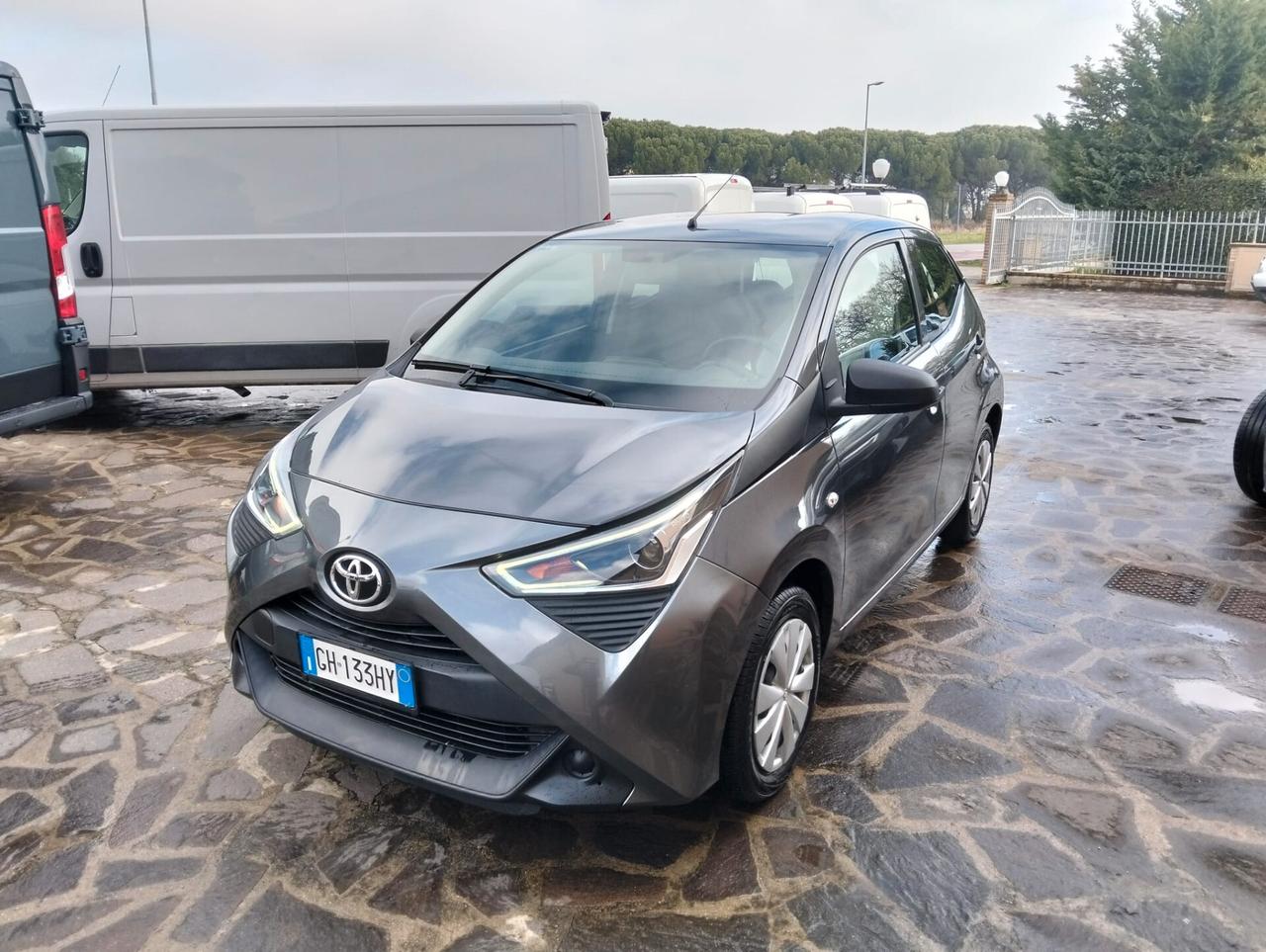 Toyota Aygo Connect 1.0 VVT-i 72 CV 5 porte x-play