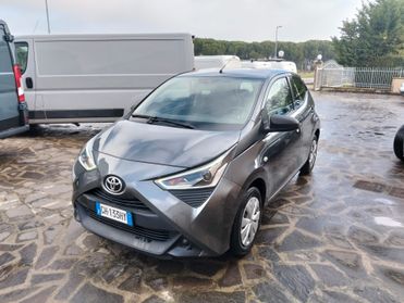 Toyota Aygo Connect 1.0 VVT-i 72 CV 5 porte x-play