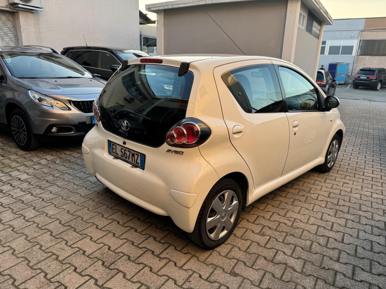 Toyota Aygo 1.0 12V VVT-i 5 porte Sol Connect MMT