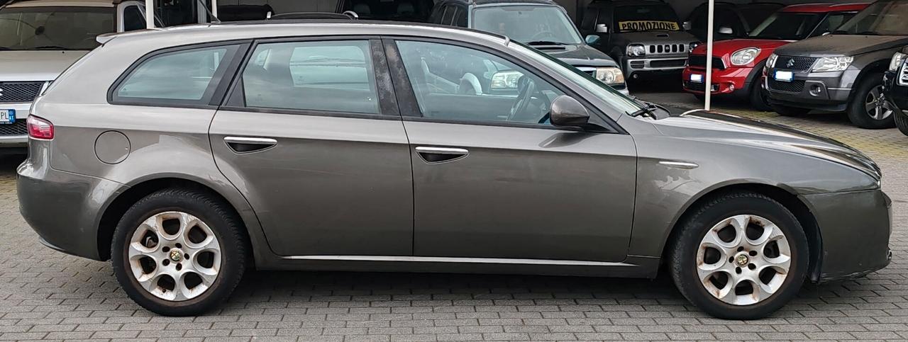 Alfa Romeo 159 1.9 JTDm 16V Sportwagon Distinctive