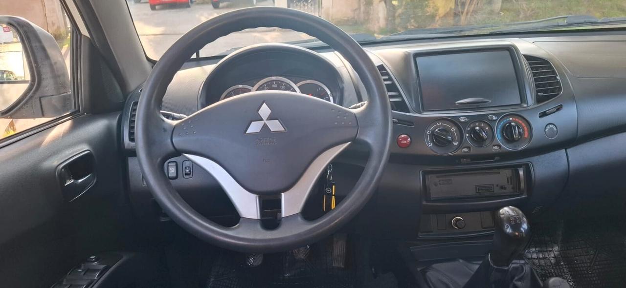 Mitsubishi L200 2.4 DI-D/154CV Club Cab Inform