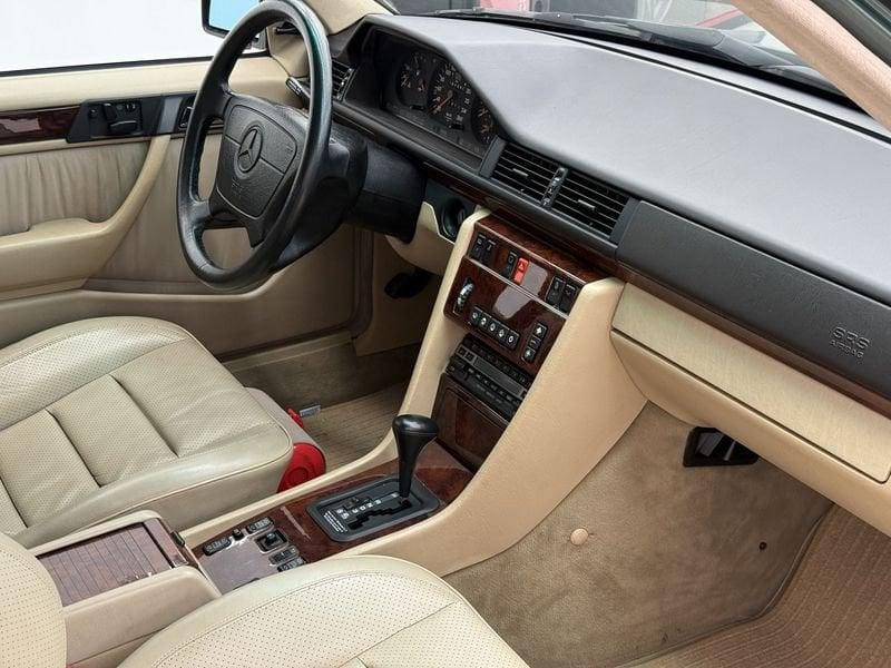 Mercedes-Benz W124 – 500E VERDE MALACHITE METALLICO