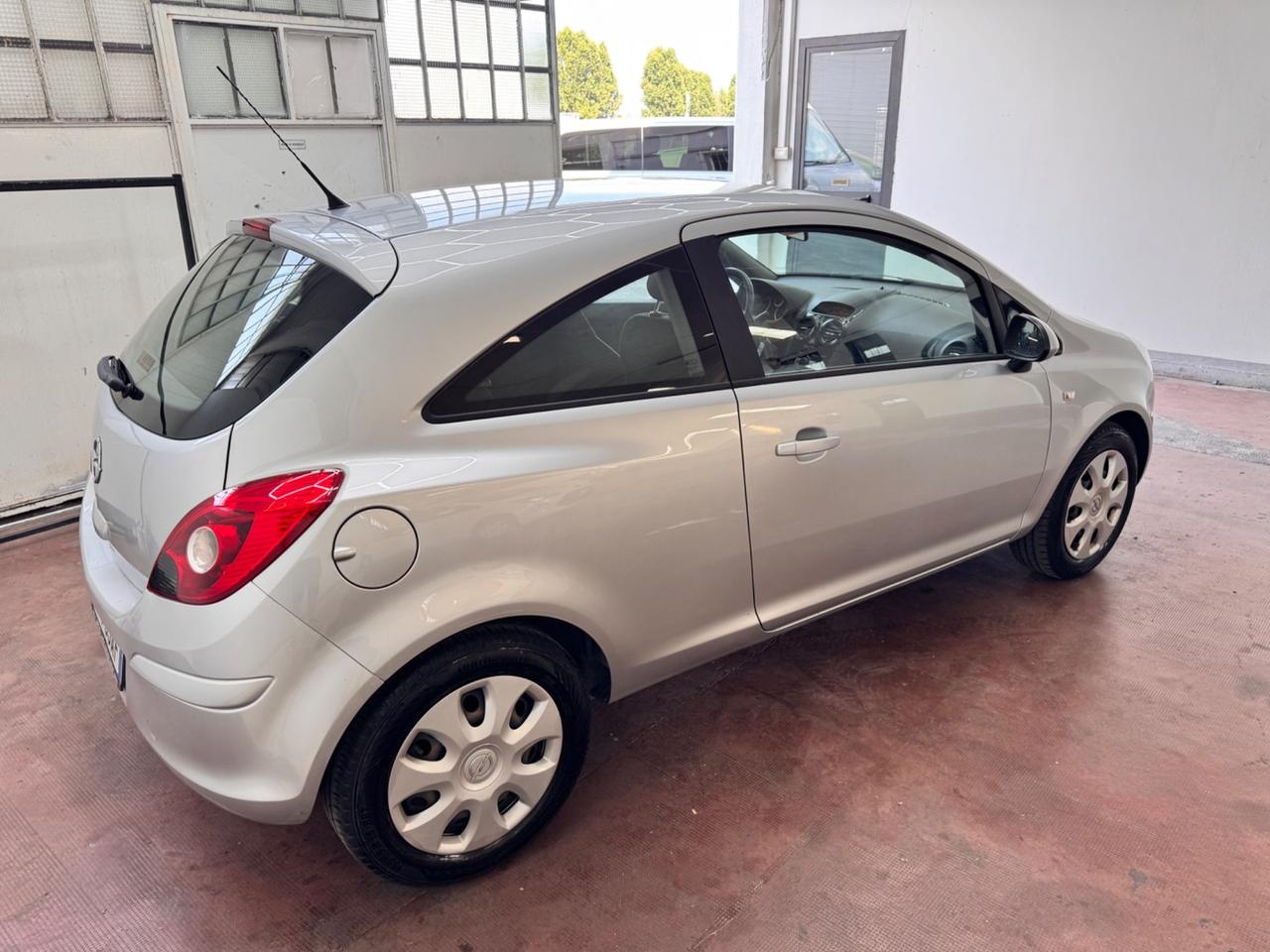 Opel Corsa 1.2 benzina 3 porte