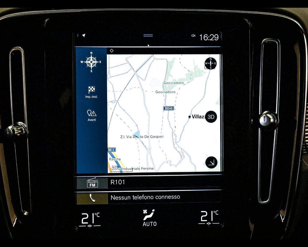 VOLVO XC40 (2017-->) - XC40 B5 AWD Geartronic R-design