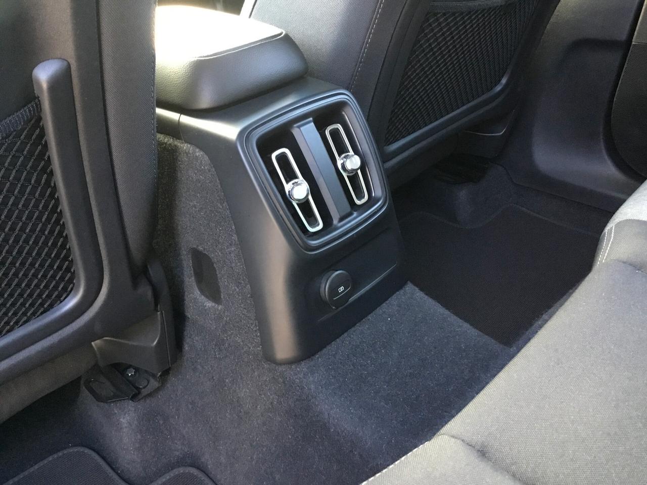 Volvo XC40 T4 AUT. Recharge Plug-in Hybrid CORE AUTOCARRO