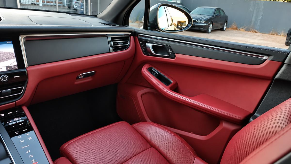 PORSCHE - Macan T