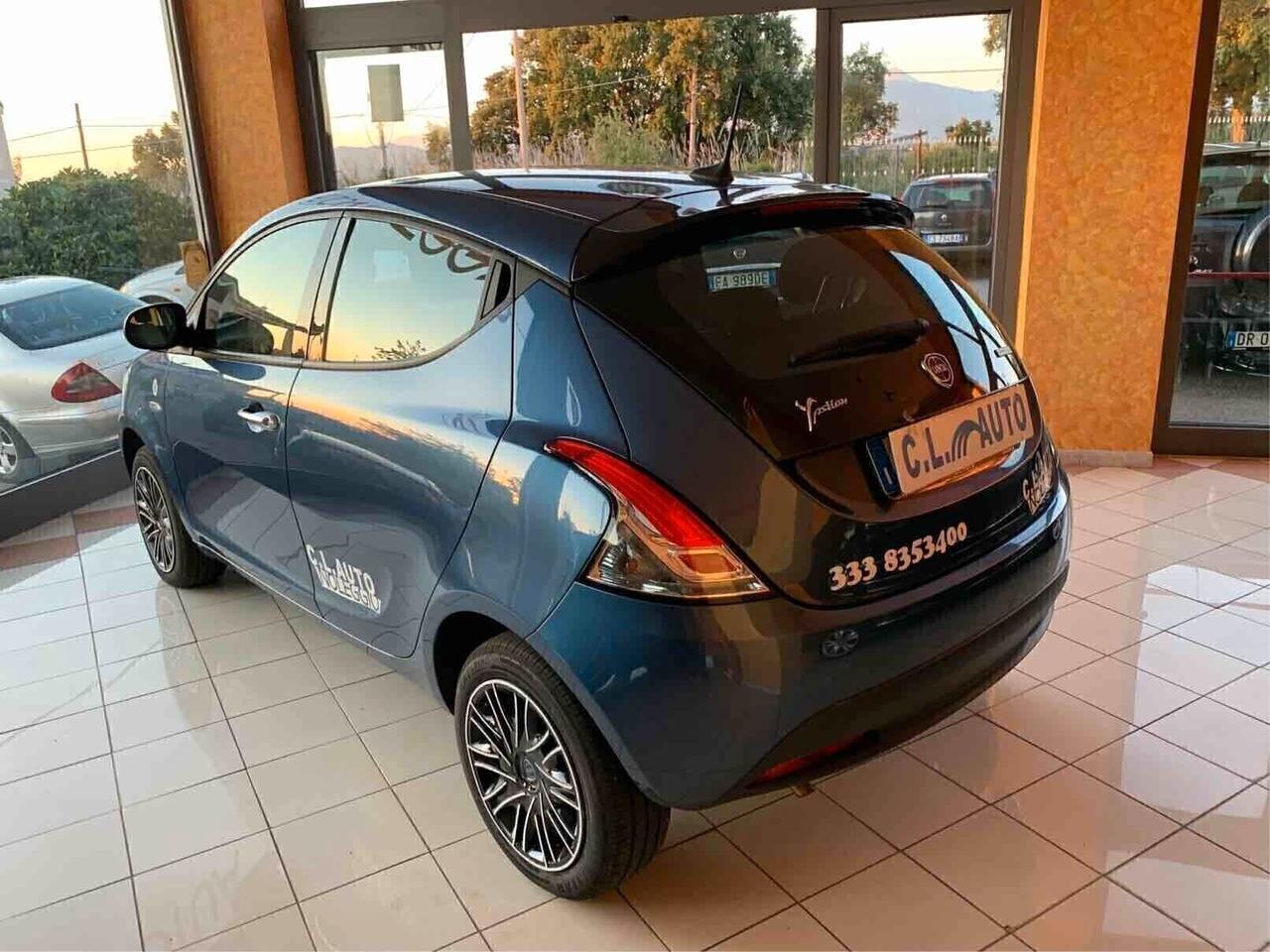 Lancia Ypsilon 1.0 Hybrid