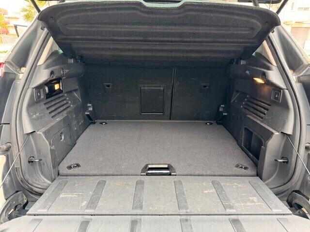 Peugeot 3008 1.6 e-HDi 112CV C. Autom.-Navi-Tel-Pdc-Cruise C.-Grip Control