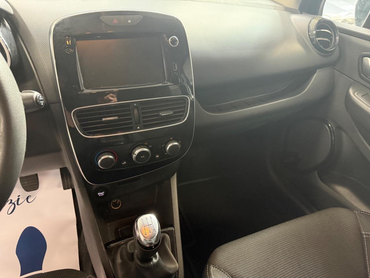 Renault Clio TCe 12V 75 CV 5 porte Moschino Life Ok Neopatentati