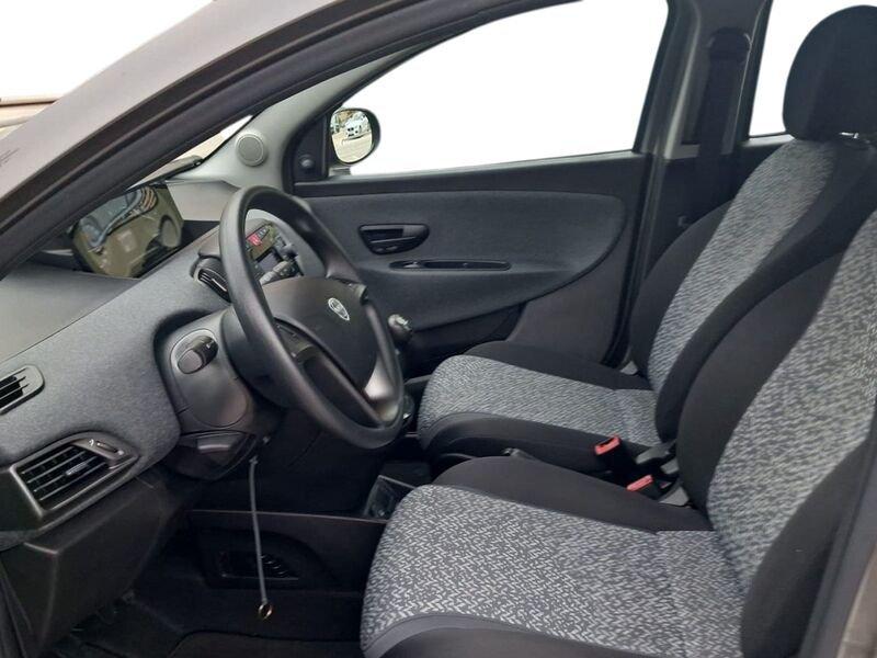 Lancia Ypsilon 1.0 FireFly 70 CV Hybrid Ecochic Silver S&S