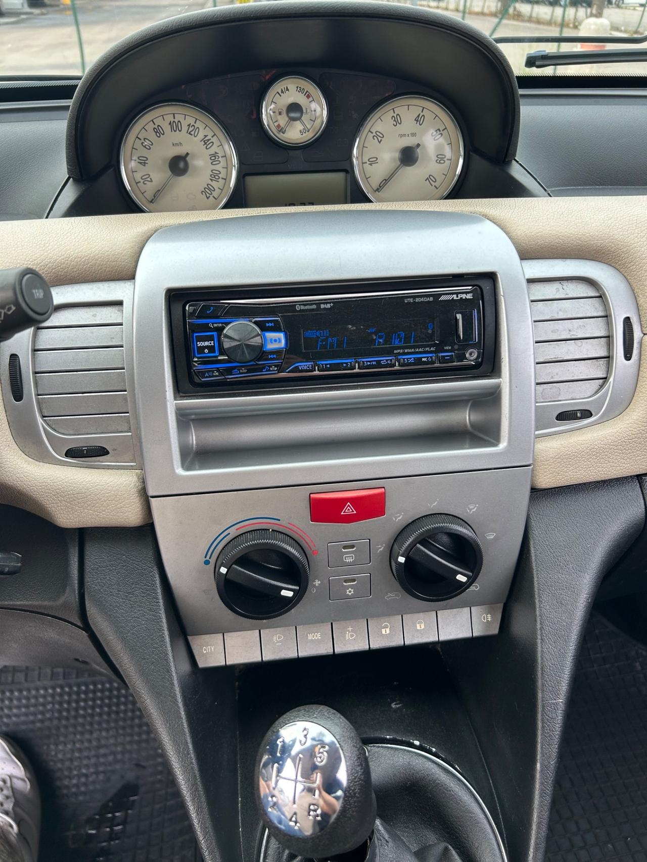 Lancia Ypsilon 1.3 MJT 75 CV Diva