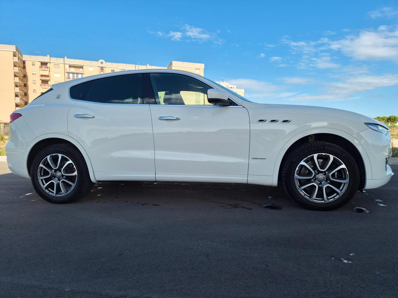 Maserati Levante V6 Diesel 275 CV AWD Granlusso TETTO APRIBILE