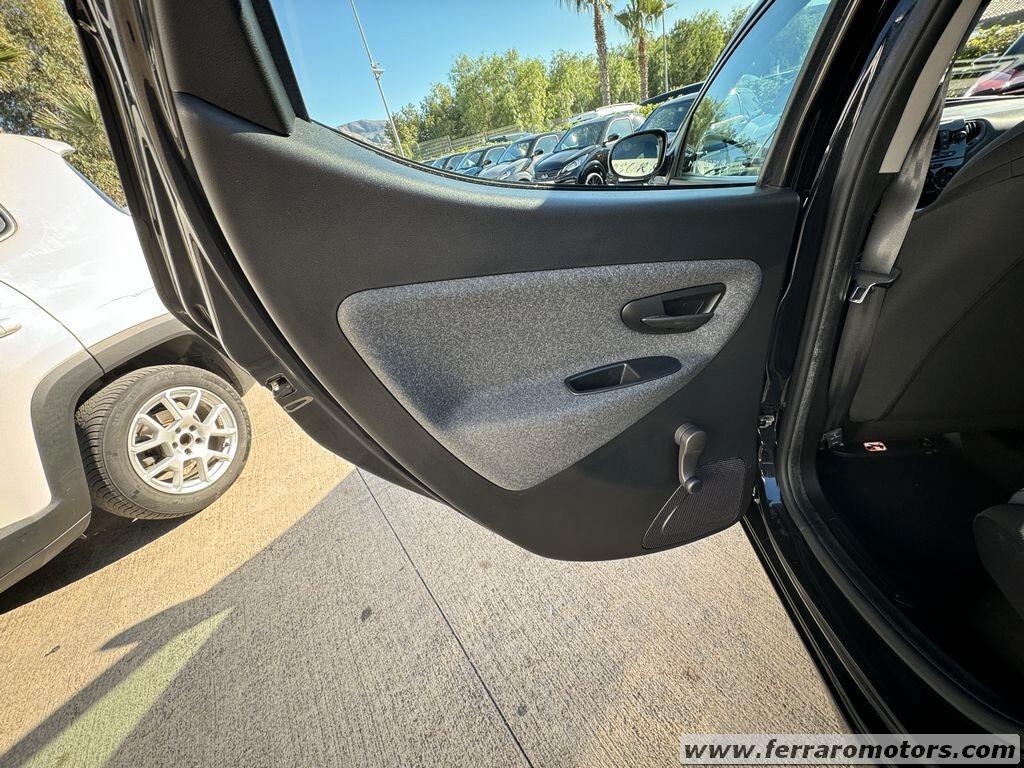 Lancia Ypsilon silver SOLO 51000KM A SOLI 125 EURO AL MESE