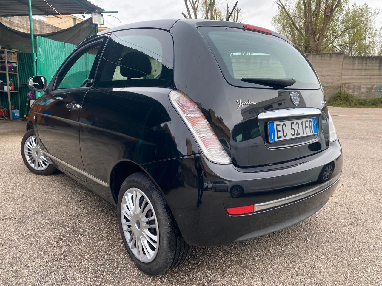Lancia Ypsilon 1.3 MJT 75 CV full opt restyling 2011