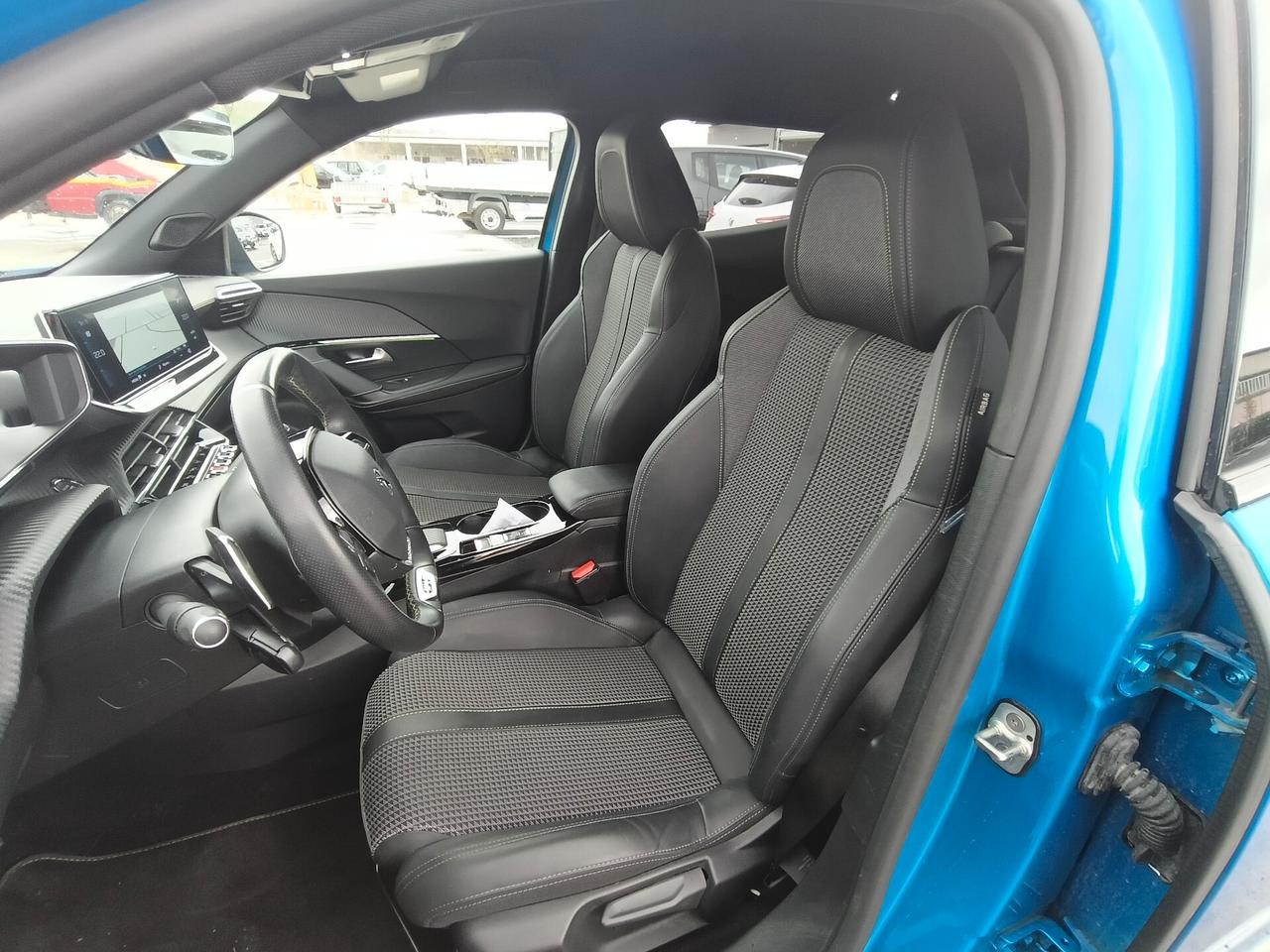 Peugeot 2008 BlueHDi 130 S&S EAT8 GT