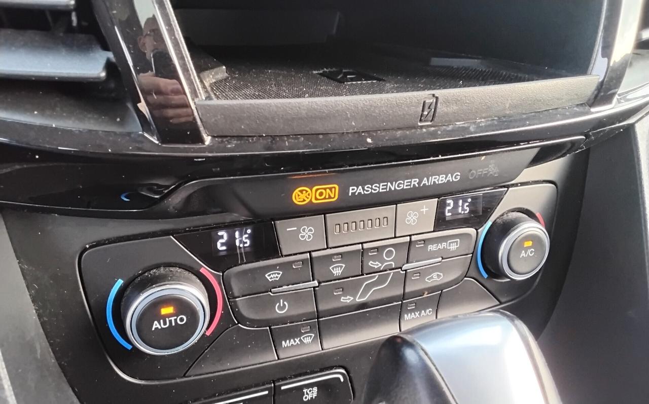 Ford Tourneo Connect 1.5 TDCi 120 CV Powershift Titanium