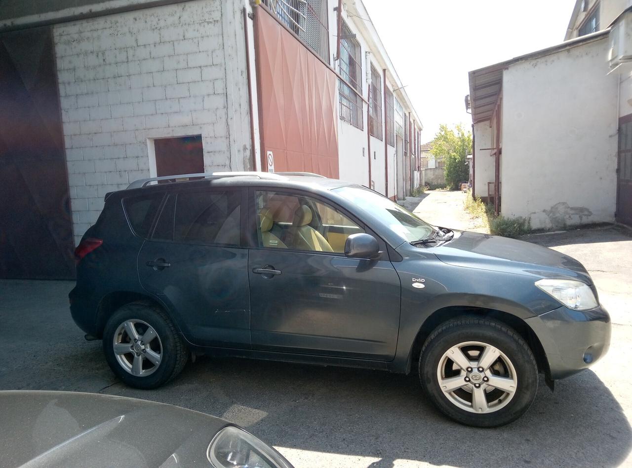 Toyota RAV 4 RAV4 2.2 D-4D 136 CV Luxury