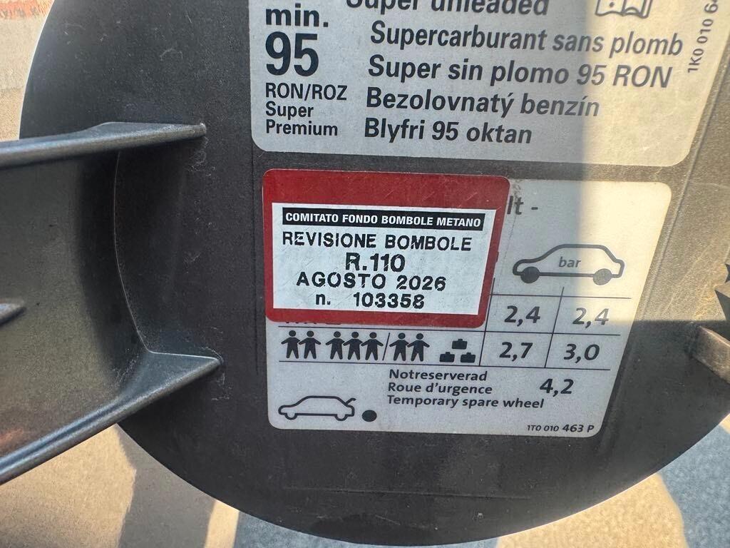 Volkswagen Touran ANNO 2011 1.4 METANO 7 POSTI